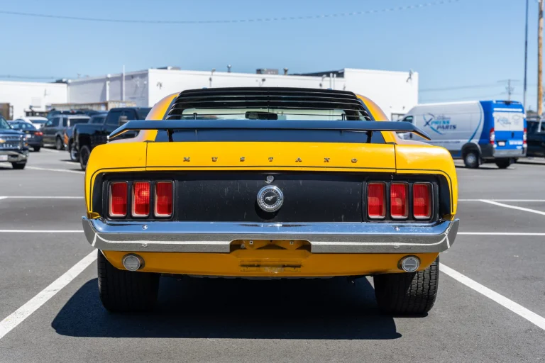 Vehicle image 32